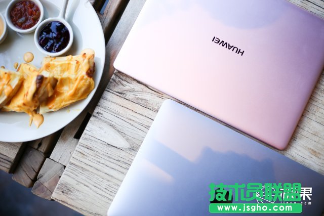 �A��MateBook X���O��MacBook�Ă��ð��������u�y