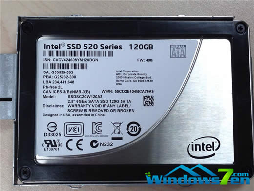 圖7 固定固態(tài)硬盤 圖7 固定固態(tài)硬盤